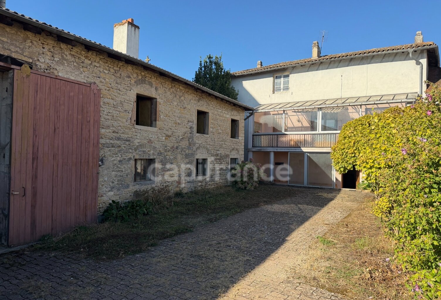 Maison ancienne en pierre de 117 m² avec vastes combles et grange en pierre — photo 1