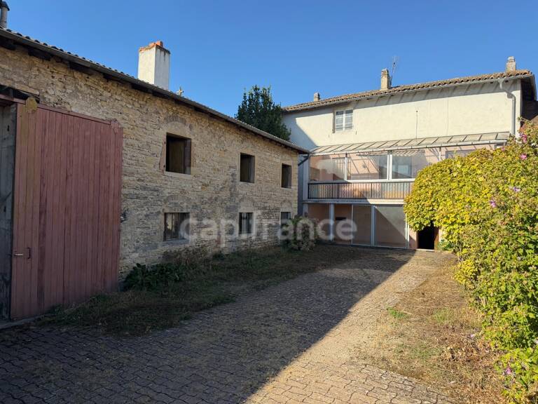 Maison ancienne en pierre de 117 m² avec vastes combles et grange en pierre — photo 1