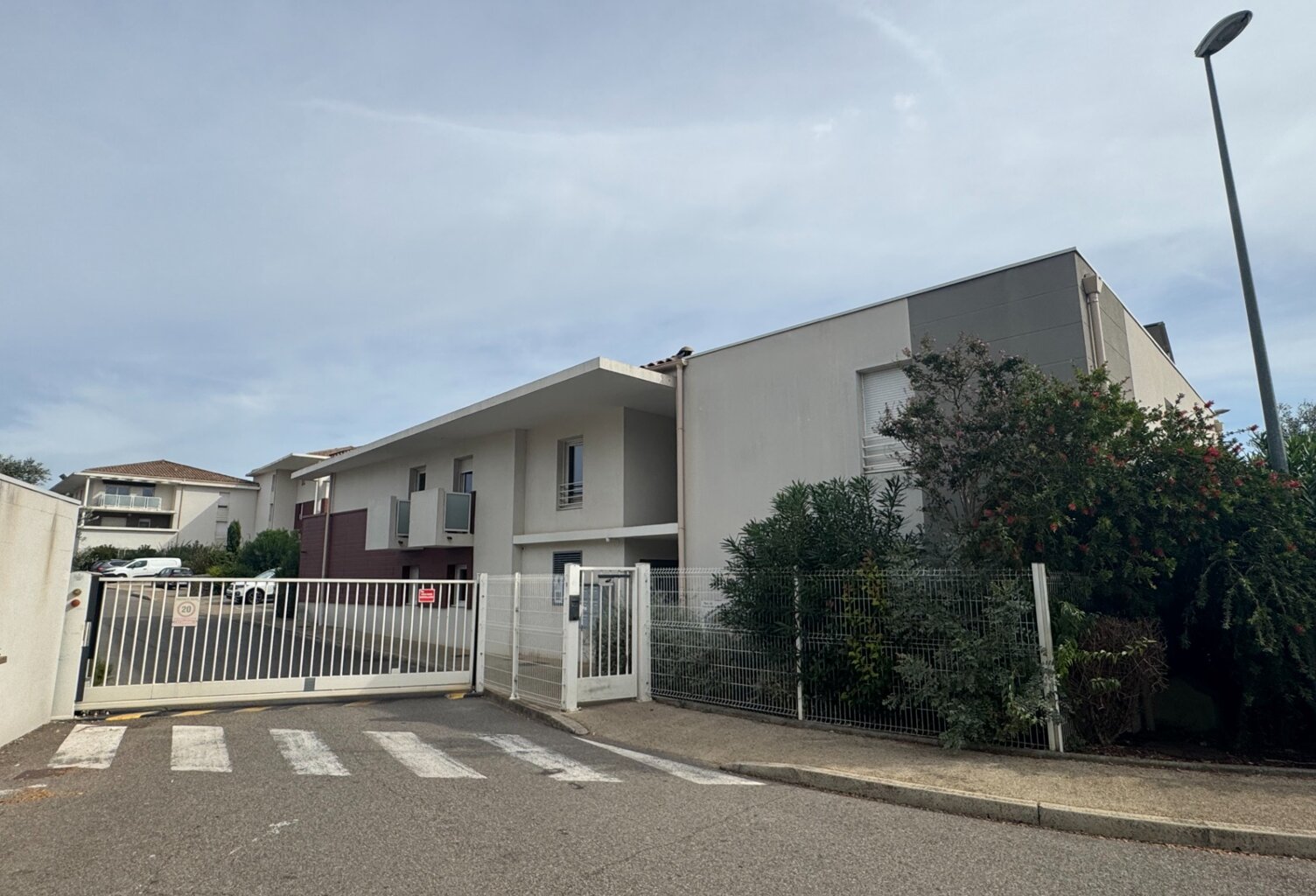 Appartement à vendre 4 pièces SAINT MARTIN DE CRAU (13) — photo 1
