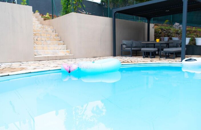 HOUELBOURG, VILLA + DEPENDANCE AVEC PISCINE — photo 2