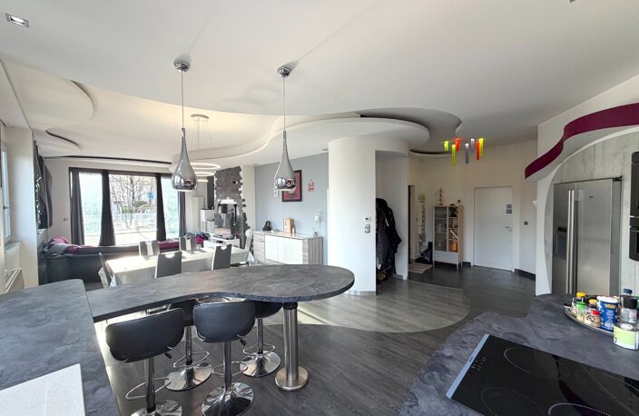 APPARTEMENT PROCHE COURS FAURIEL- 130M2 - 3 CHAMBRES - PARKING - TERRASSE 50M2 — photo 3