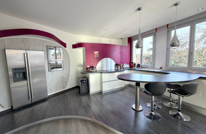 APPARTEMENT PROCHE COURS FAURIEL- 130M2 - 3 CHAMBRES - PARKING - TERRASSE 50M2 — photo 4