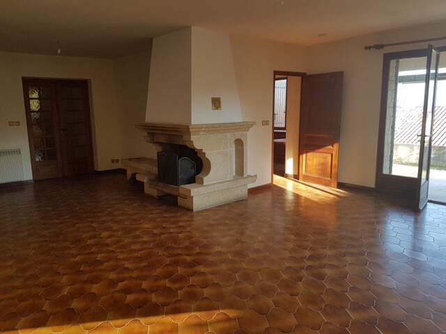 Maison de 135m2 à louer sur Sauveterre — photo du bien
