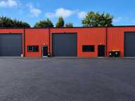 OPPORTUNITÉ INVESTISSEUR - 2 BÂTIMENTS D'ACTIVITÉ RÉCENTS - 8 CELLULES  (7 louées)  -1 054 M² - TERRAIN DE 10 802 M² — photo 2