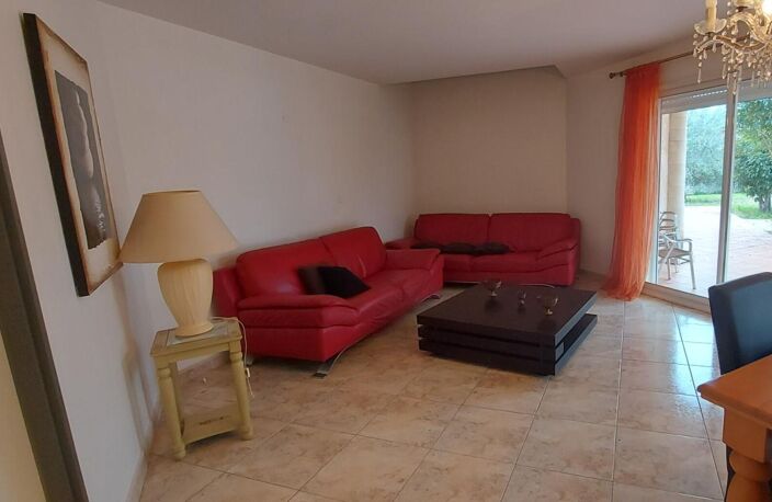 GARD. 30. GENERAC. Belle maison de 184 m2 de plain-pied sur terrain arboré de 1264 m² avec piscine — photo 4