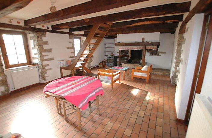 Ensemble immobilier avec gîte et potentiel second gîte - Maison T7 de 211 m² sur terrain arboré — photo 3
