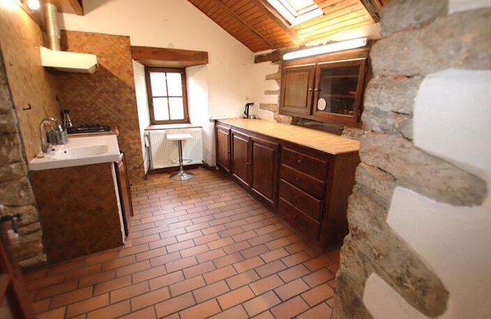 Ensemble immobilier avec gîte et potentiel second gîte - Maison T7 de 211 m² sur terrain arboré — photo 4