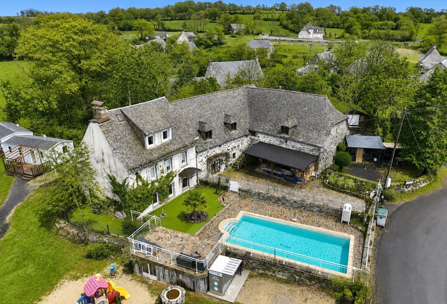 À VENDRE  DOMAINE TOURISTIQUE - AUBRAC — photo 1
