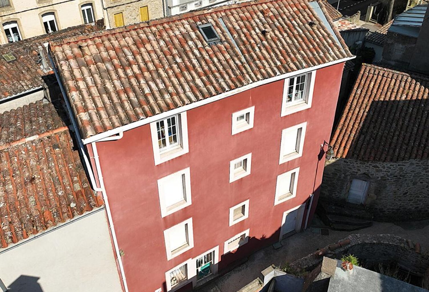 MAISON DE CARACTÈRE 180 m²  AVEC EXTERIEUR ET SOUS-SOL INTÉGRAL - DPE C — photo 1