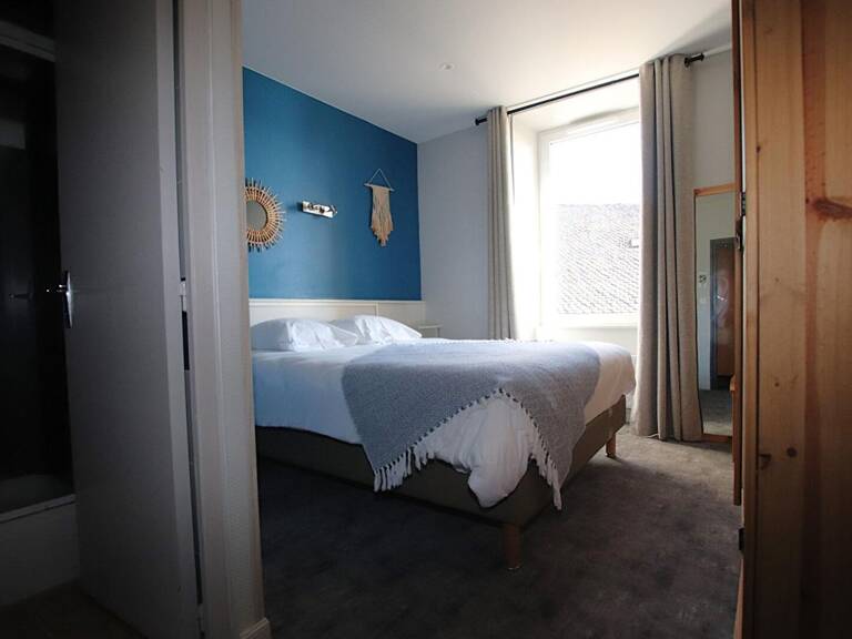 Hôtel Restaurant avec bar Licence IV - Vente murs et fonds - Axe A75 — photo 1