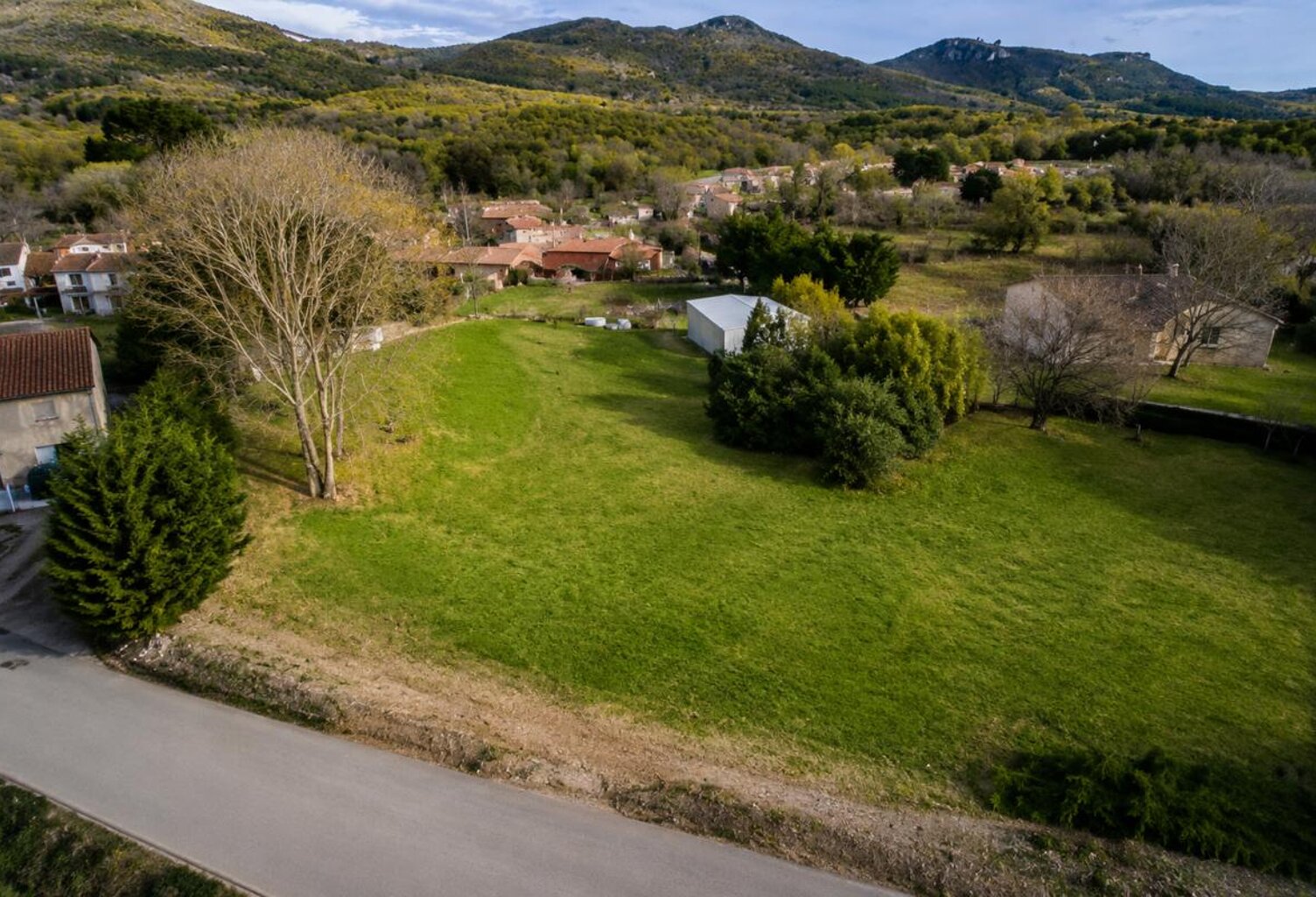 Terrain de 1186 m2 avec vue panoramique — photo 1