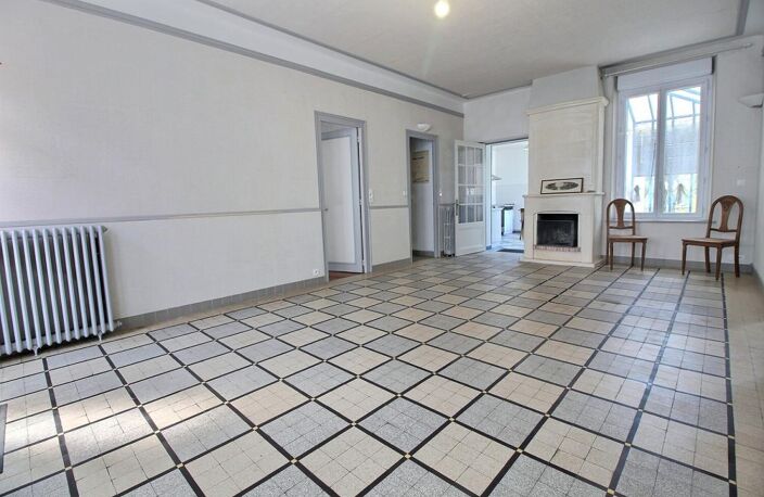 Exclusivité - Maison de ville dans l'hyper centre  de Chateauneuf  sur Loire avec garage et  terrain de 500 m² — photo 3