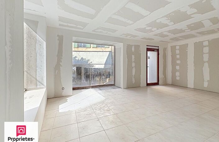 Rians immeuble refait à neuf avec local commercial, studio et T3 — photo 3