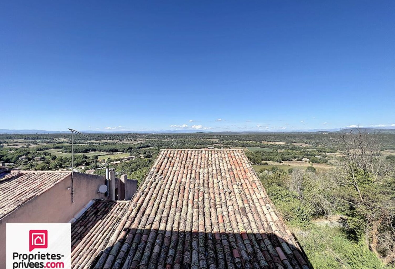 Maison de village traversante avec terrasse caves — photo 1
