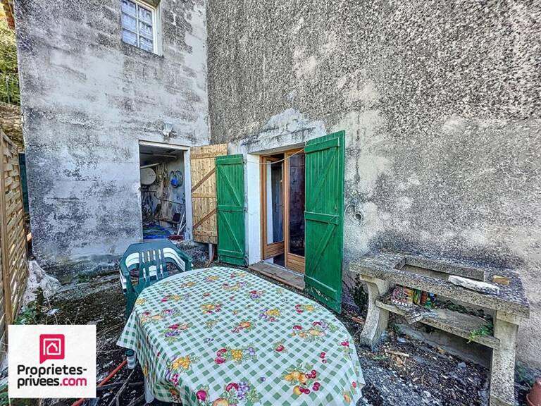 Maison de village traversante avec terrasse caves — photo 1