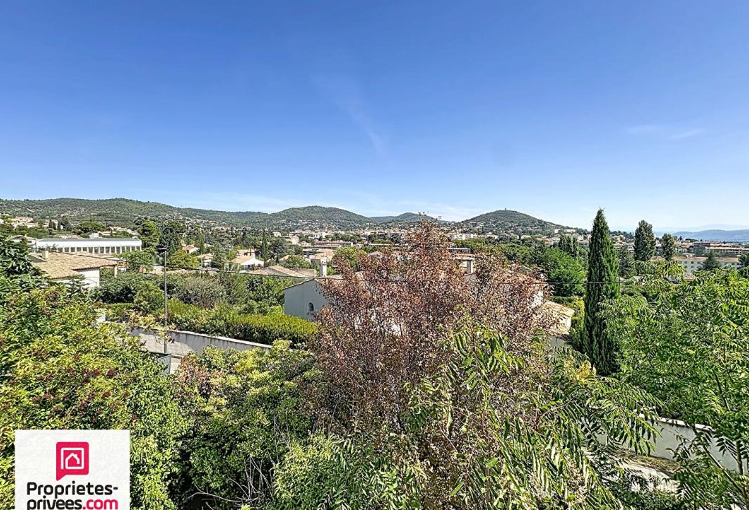 VILLA T5 garage sur  764 m² de terrain clos avec vue — photo 1