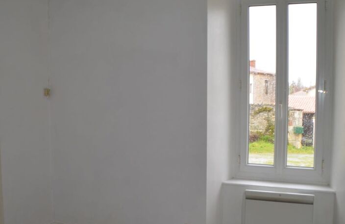 Immeuble avec 2 logements dont 1 loué - LA CAILLÈRE ST HILAIRE - 85410 — photo 3