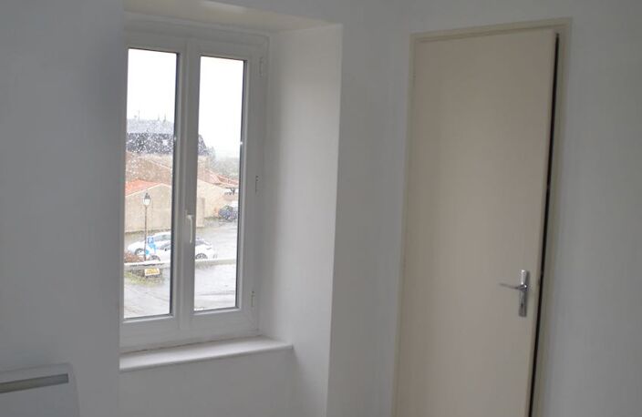 Immeuble avec 2 logements dont 1 loué - LA CAILLÈRE ST HILAIRE - 85410 — photo 4