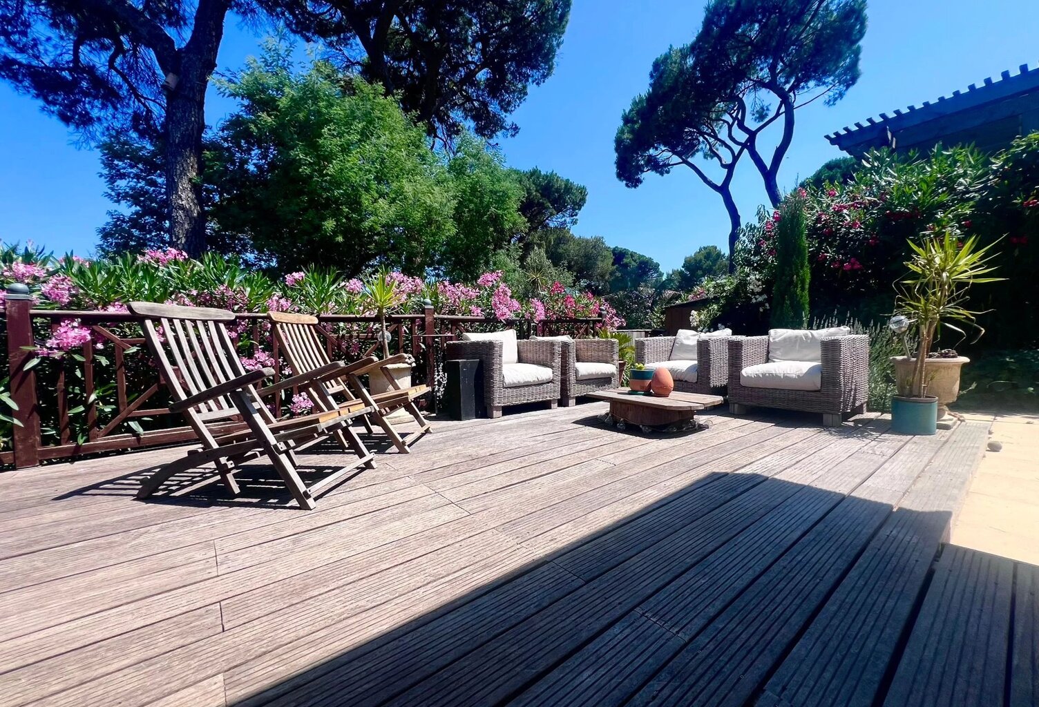 Chalet californien avec grande terrasse et de belles prestations — photo 1