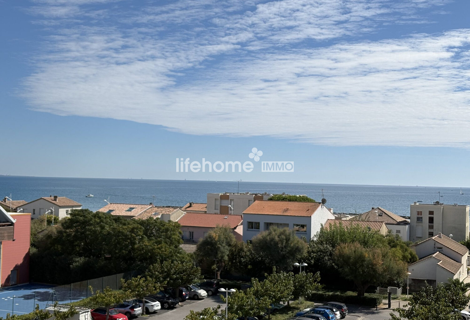 STUDIO MEUBLE EN PARFAIT ETAT AVEC TERRASSE VUE MER — photo 1