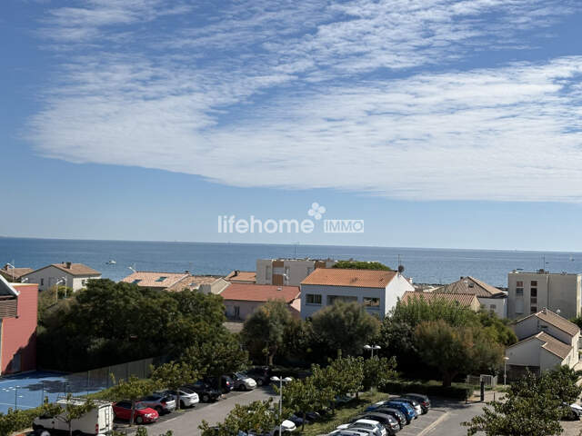 STUDIO MEUBLE EN PARFAIT ETAT AVEC TERRASSE VUE MER — photo du bien