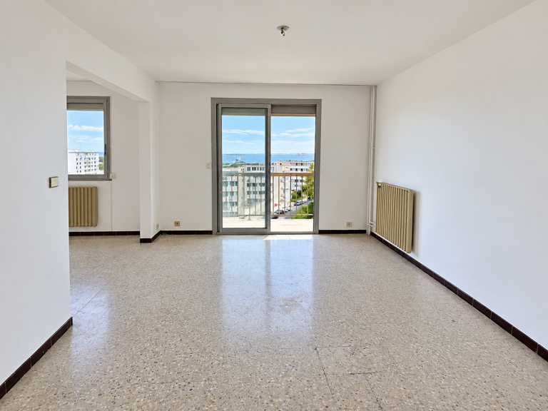À vendre - Appartement Type 4 transformé en Type 3 - Vue mer — photo 1