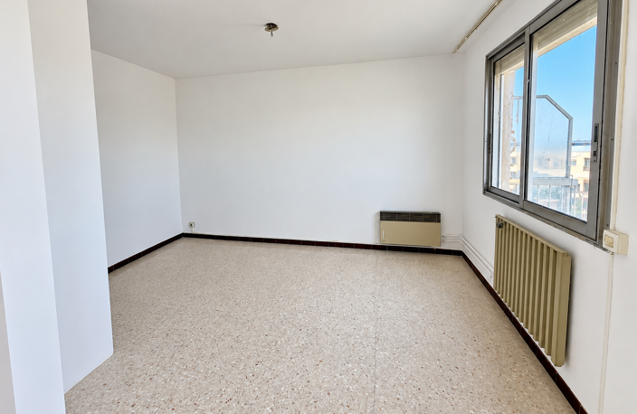 À vendre - Appartement Type 4 transformé en Type 3 - Vue mer — photo 2