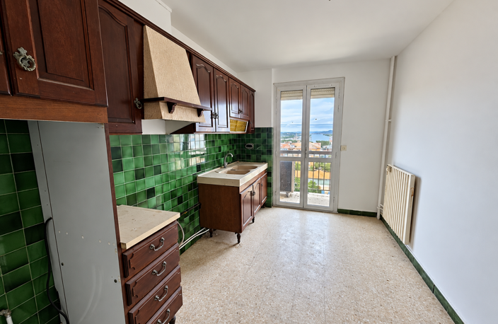 À vendre - Appartement Type 4 transformé en Type 3 - Vue mer — photo 3