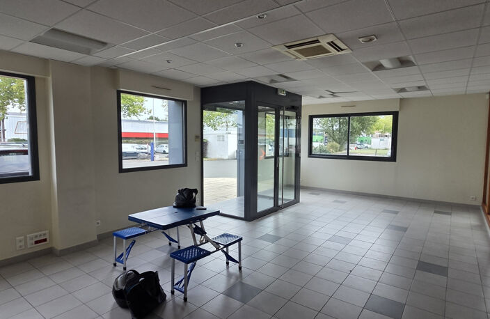 LOCAL D'ACTIVITE A LOUER ECOUFLANT — photo 5