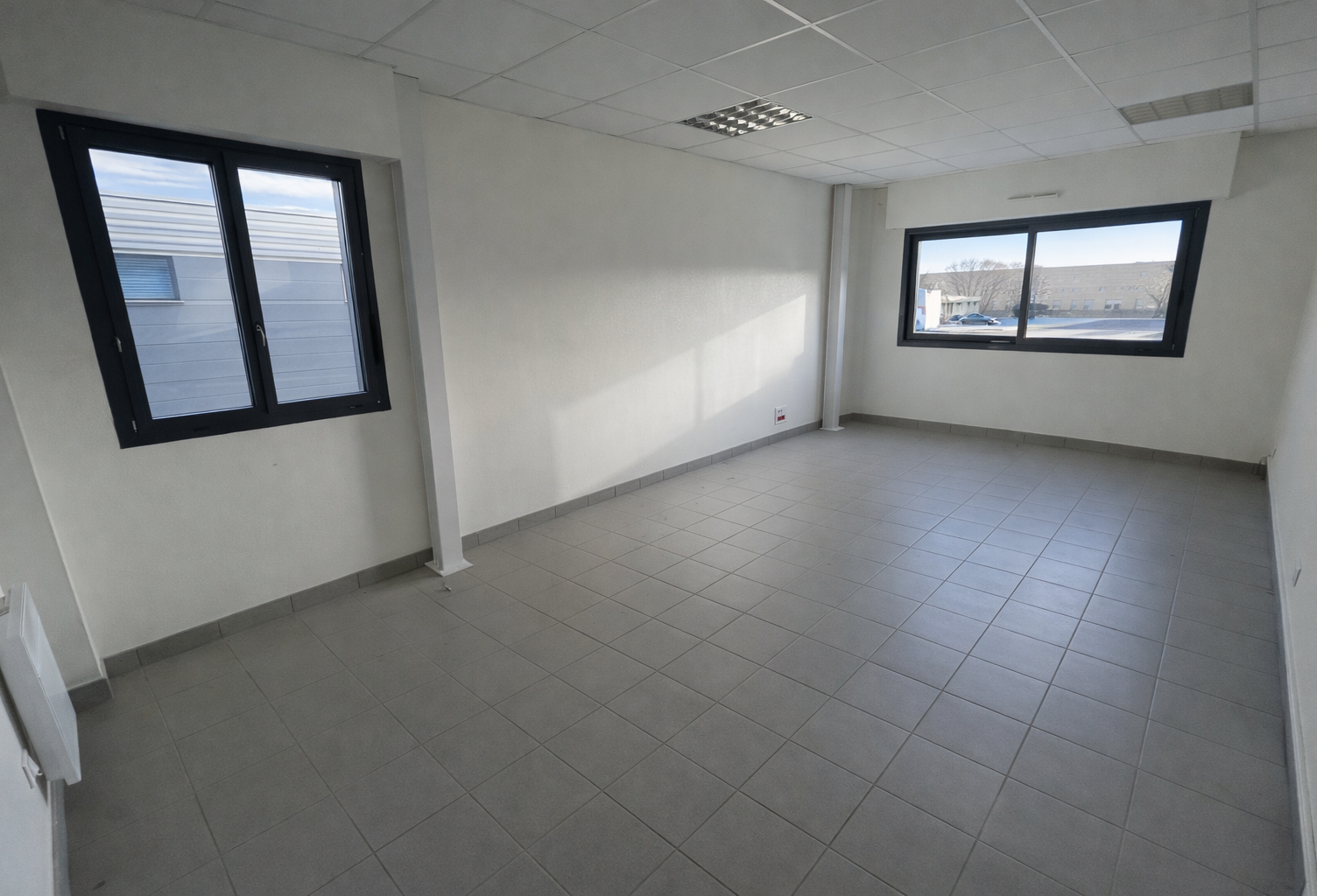 LOCAL D'ACTIVITE A VENDRE BEAUCOUZE — photo 1