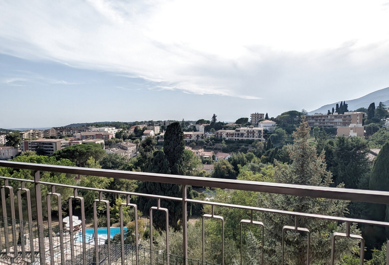 Magnifique 3P en dernier étage aux portes de VENCE — photo 1