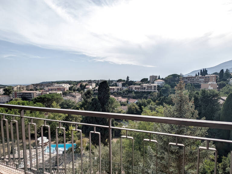 Magnifique 3P en dernier étage aux portes de VENCE — photo 1