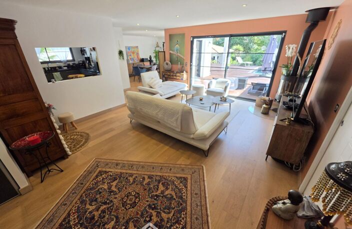 Maison - 197m² - Le Pian-Médoc — photo 2