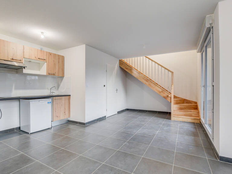 T2 duplex neuf, idéalement situé, avec balcon et parking — photo 1
