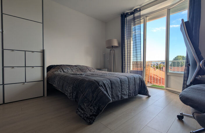 T3 Meublé - balcons, vue dégagée, garage et cave — photo 3