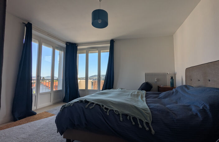 T3 Meublé - balcons, vue dégagée, garage et cave — photo 4