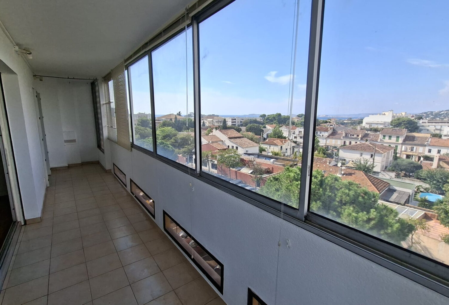 APPARTEMENT T4 AVEC GARAGE -91 M2 - QUARTIER MAZARGUES - STE — photo 1