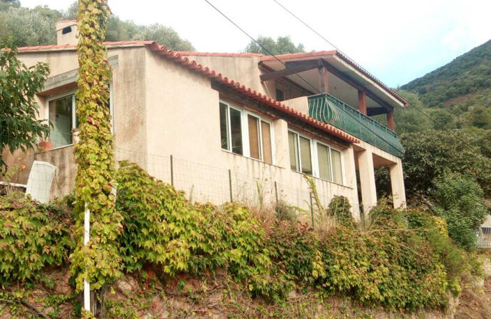 Villa — photo 2
