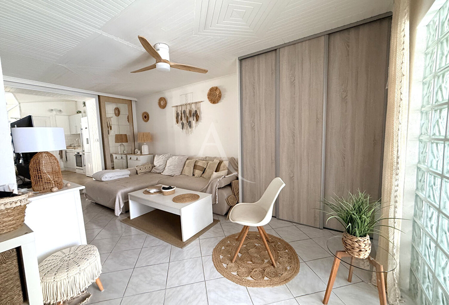 Hyères Ouest, T3 avec cour en maison de ville, très belle rénovation ! — photo 1