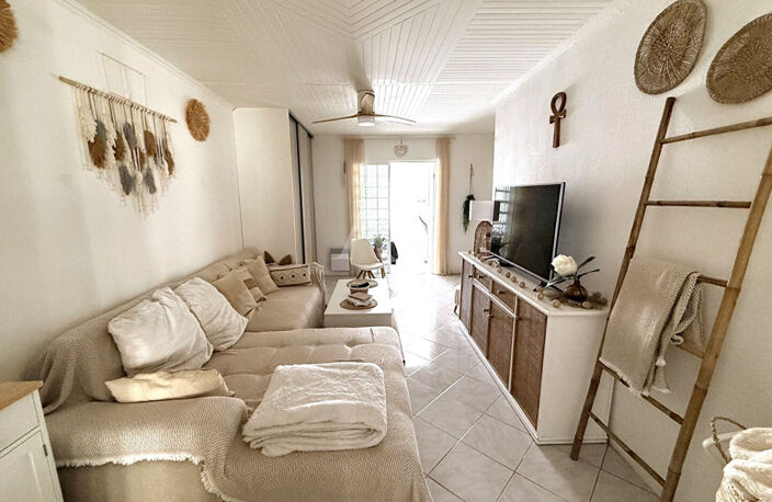Hyères Ouest, T3 avec cour en maison de ville, très belle rénovation ! — photo 2