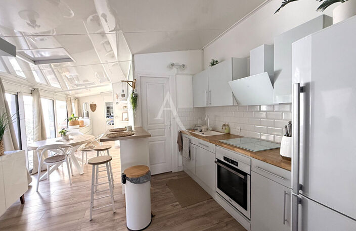 Hyères Ouest, T3 avec cour en maison de ville, très belle rénovation ! — photo 3