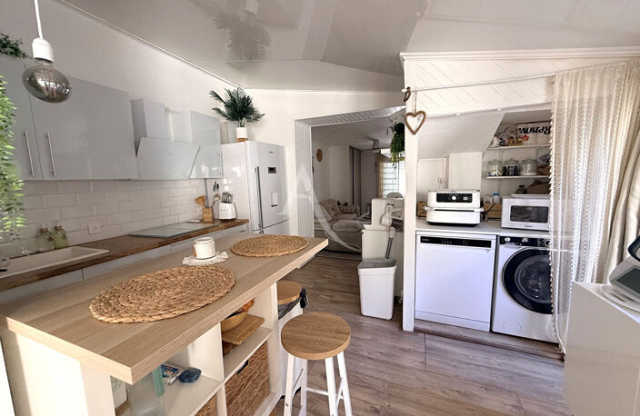 Hyères Ouest, T3 avec cour en maison de ville, très belle rénovation ! — photo 4