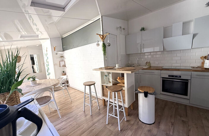 Hyères Ouest, T3 avec cour en maison de ville, très belle rénovation ! — photo 5