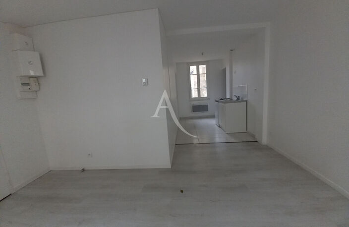 T2 32m²  + PARKING - CENTRE VILLE MAGNY EN VEXIN — photo 3