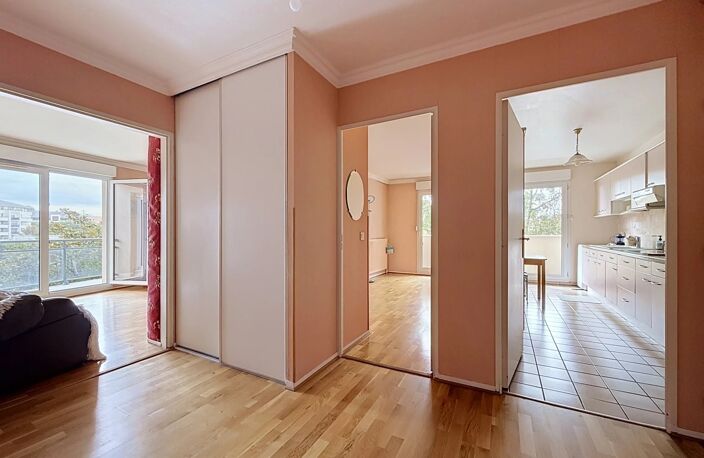 APPARTEMENT 4 PIÈCES AVEC VUE SUR LE LAC DE CRÉTEIL — photo 5