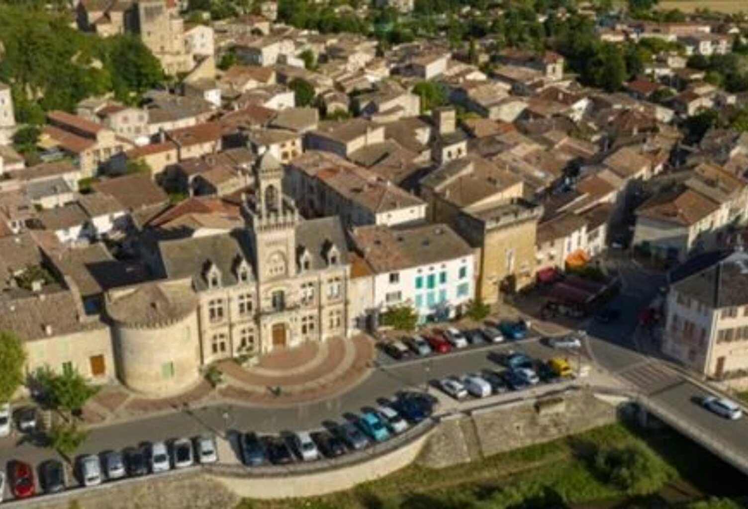 CHABEUIL IMMEUBLE DE 6 APPARTEMENTS avec  1 PARKING Privé — photo 1
