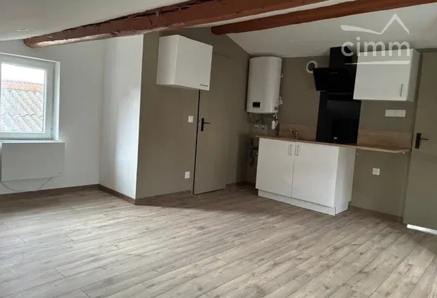 Maison divisée en appartements — photo 1