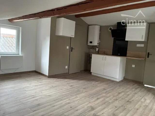 Maison divisée en appartements — photo du bien