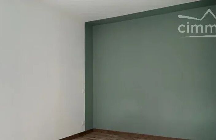 Maison divisée en appartements — photo 2