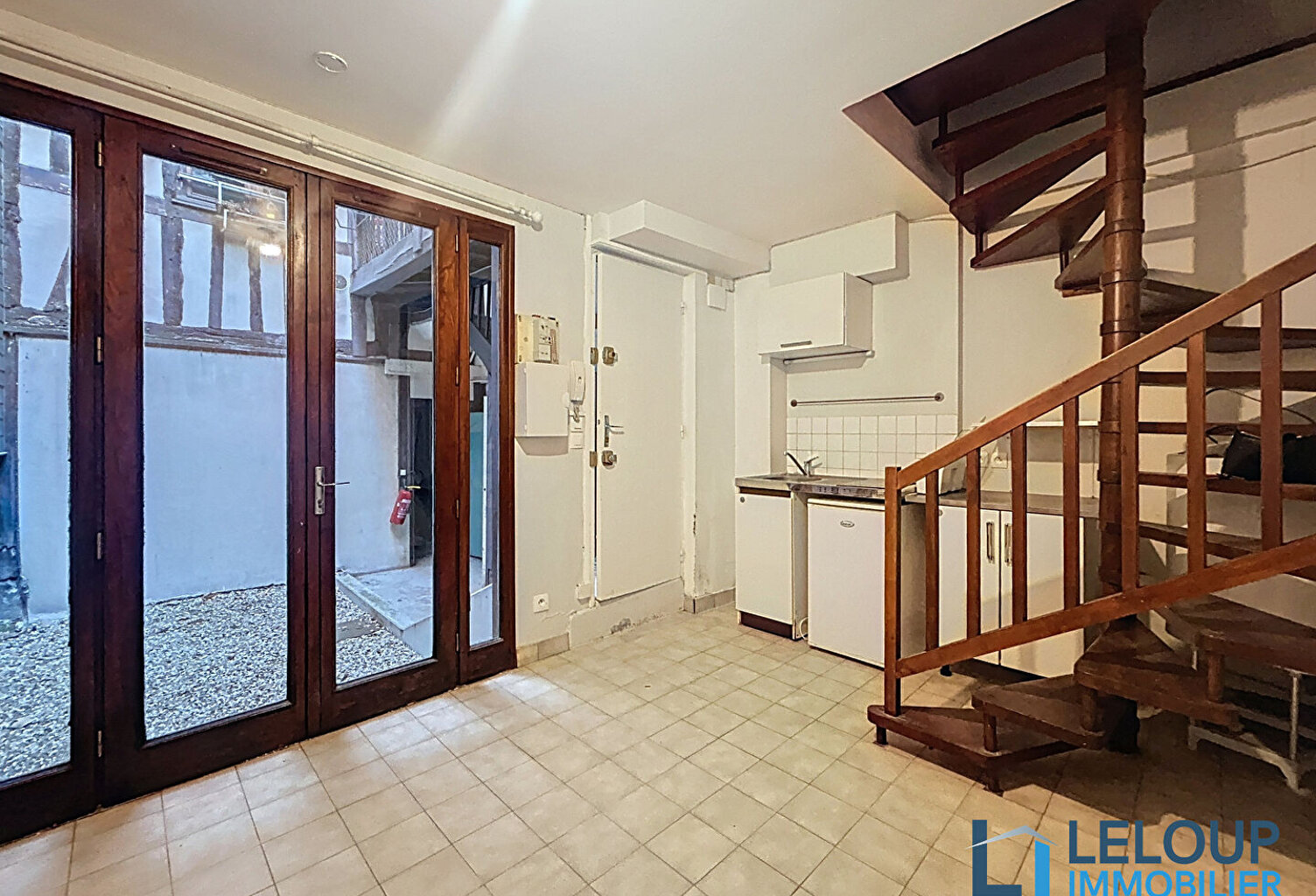 ROUEN - STUDIO DUPLEX - RUE EAU DE ROBEC — photo 1